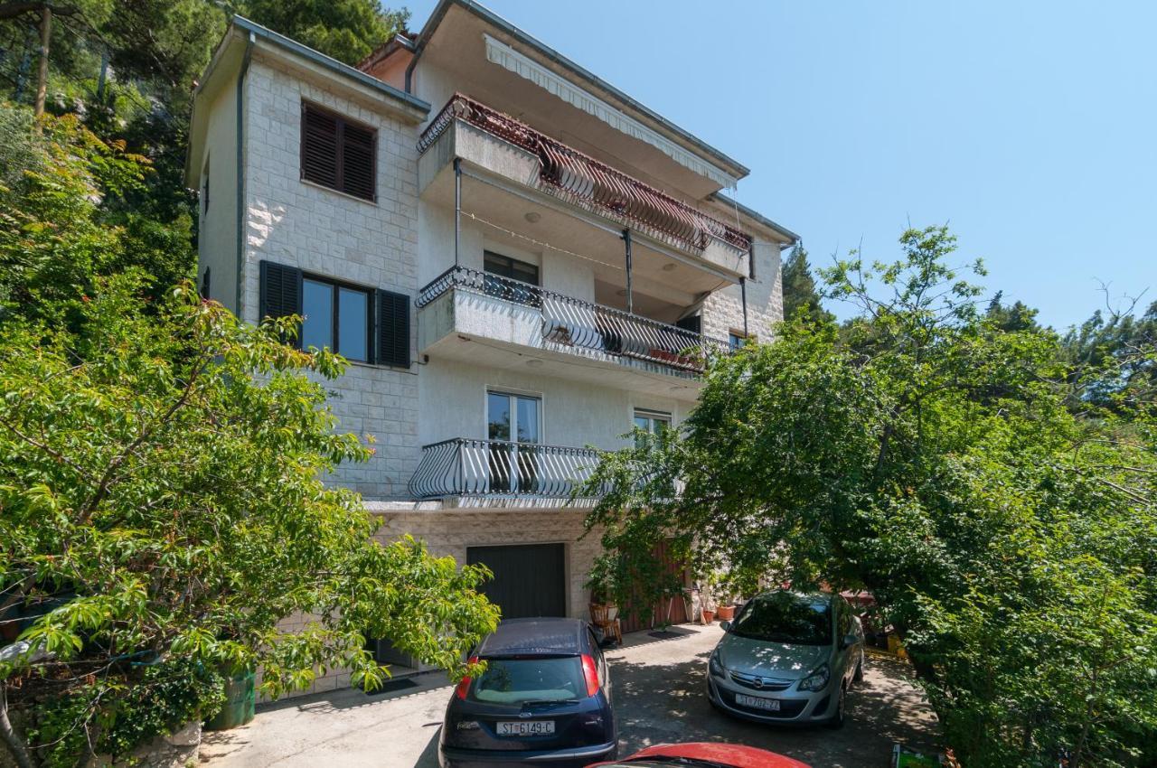 Apartment Victoria Omis Exterior photo